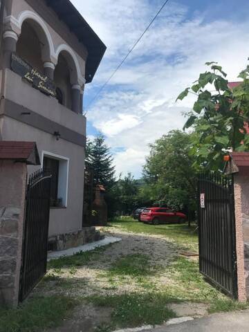 Фото номера Вилла с видом на сад Виллы Nice mansion г. Куртя-де-Арджеш 14