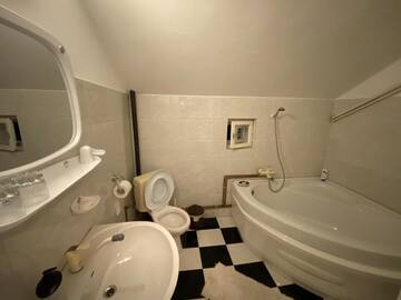 Фото номера Семейный номер с ванной комнатой Проживание в семье Apartament Mansarda г. Куртя-де-Арджеш 29