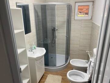 Фото номера Апартаменты с 2 спальнями Дома для отпуска CASA PATROI г. Куртя-де-Арджеш 5