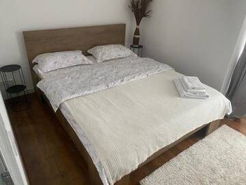 Фото номера Апартаменты с 2 спальнями Дома для отпуска CASA PATROI г. Куртя-де-Арджеш 11